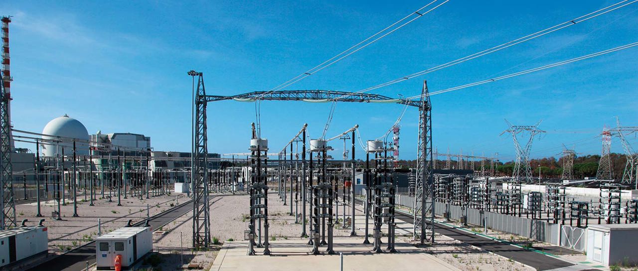Entry seals for HVDC power transmission