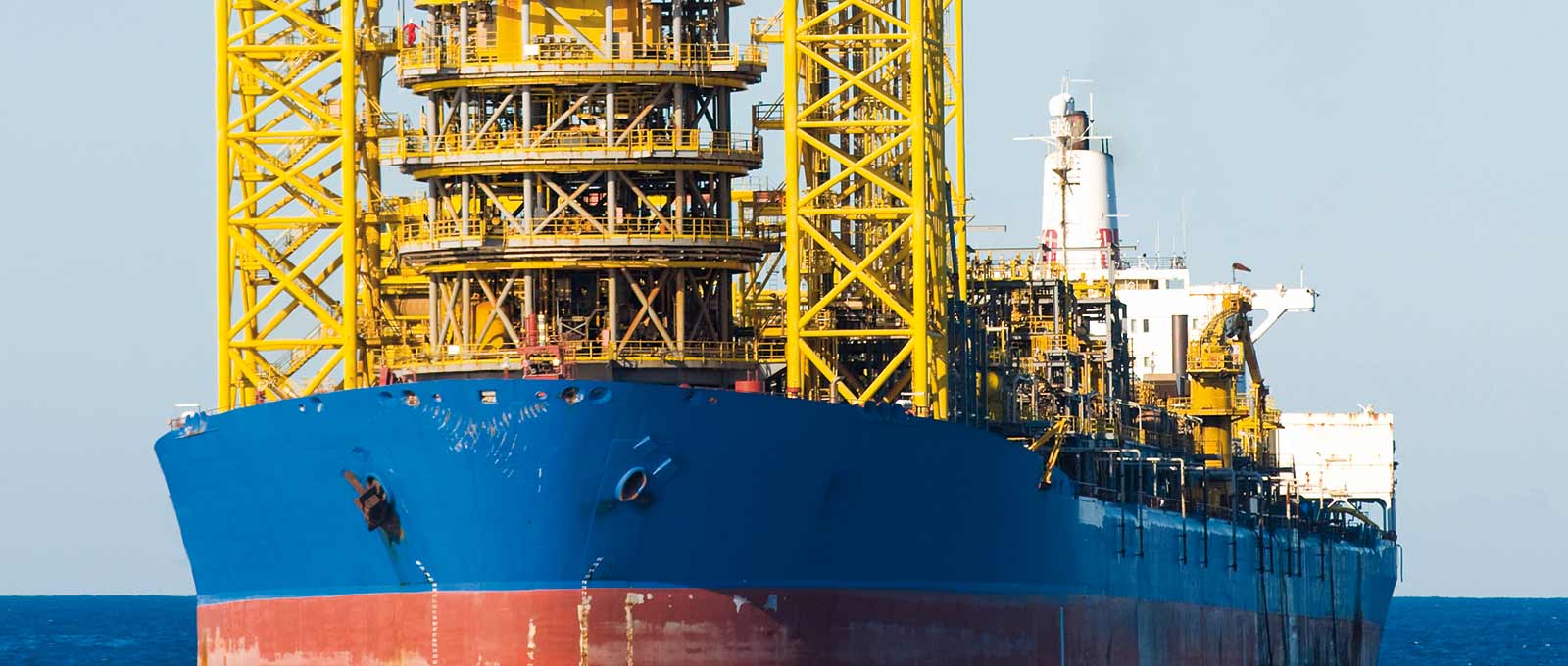 Prostupy pro plovoucí a zpracovatelská zařízení