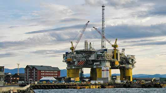 Sealing cables and pipes on offshore oil & gas facilities