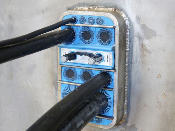 Transits for semi-submersible rigs and platforms | Roxtec Singapore