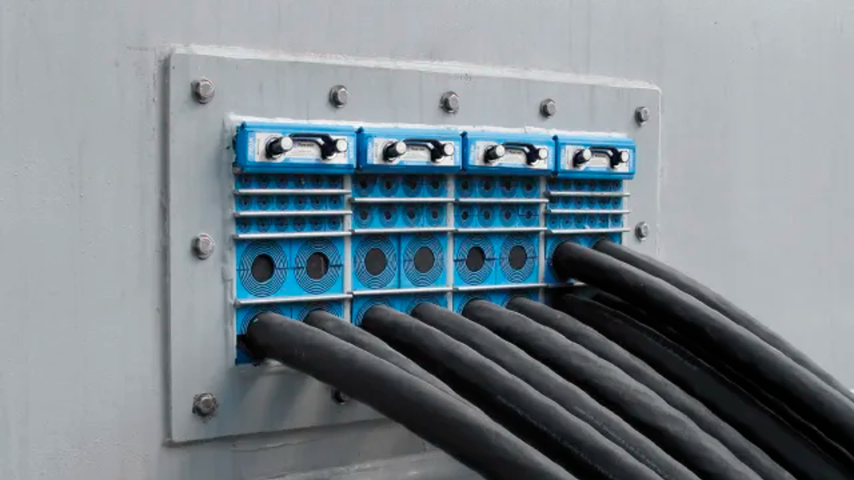 Information om en rektangulär kabel- och rörgenomföring från Roxtec ...