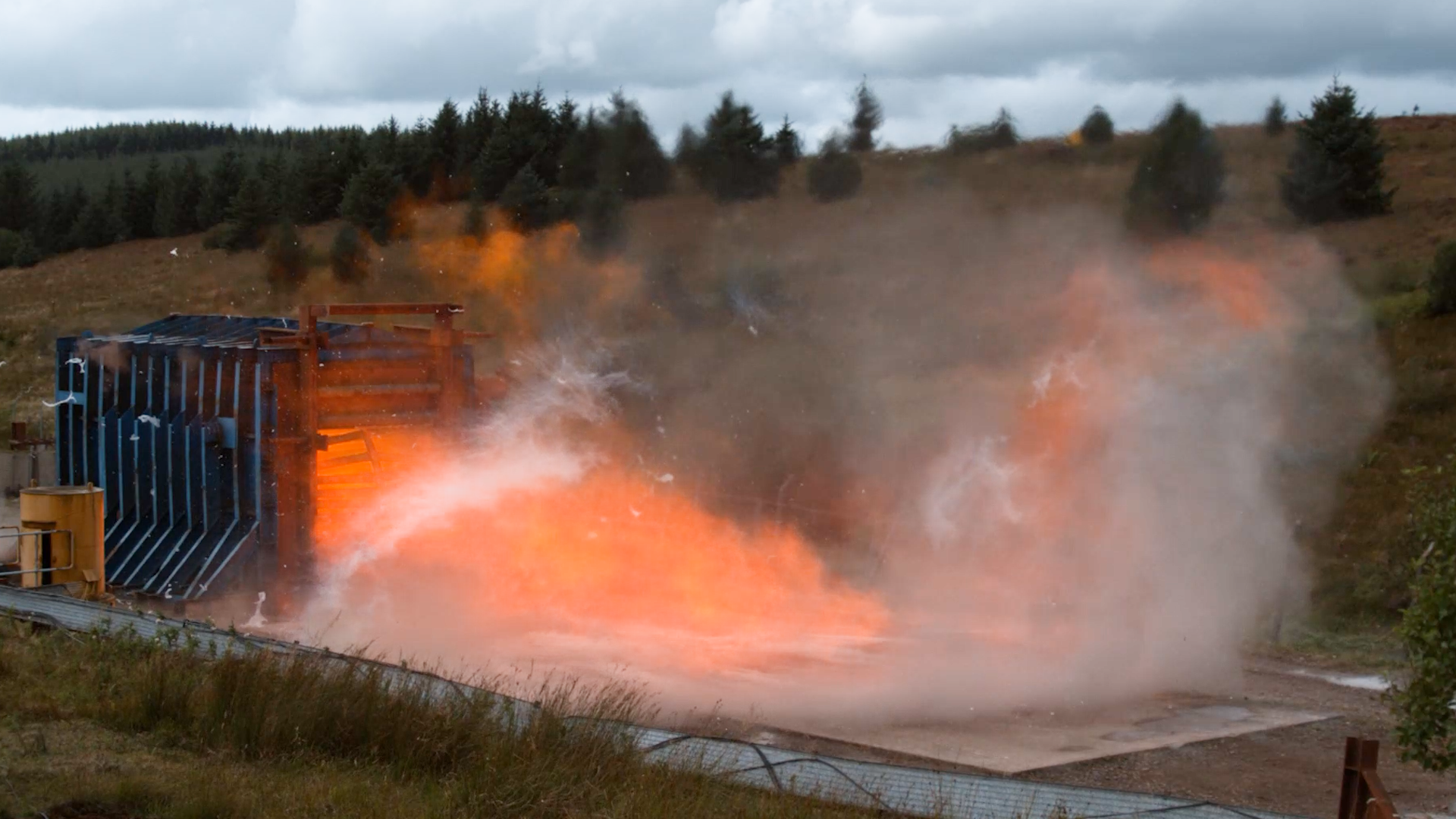 Watch the DNV blast testing of Roxtec seals