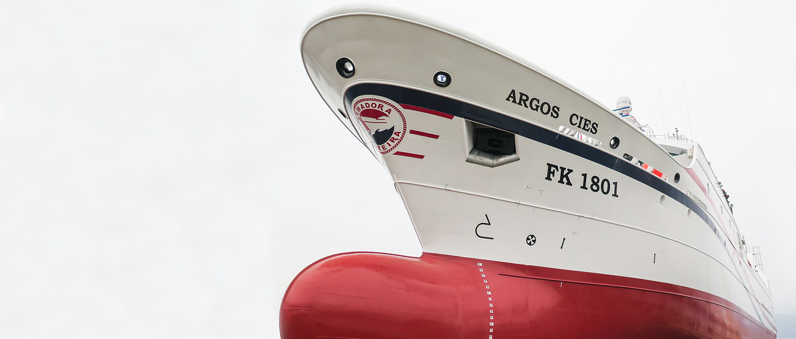 Securing Nodosa Shipyard's largest fishing vessel