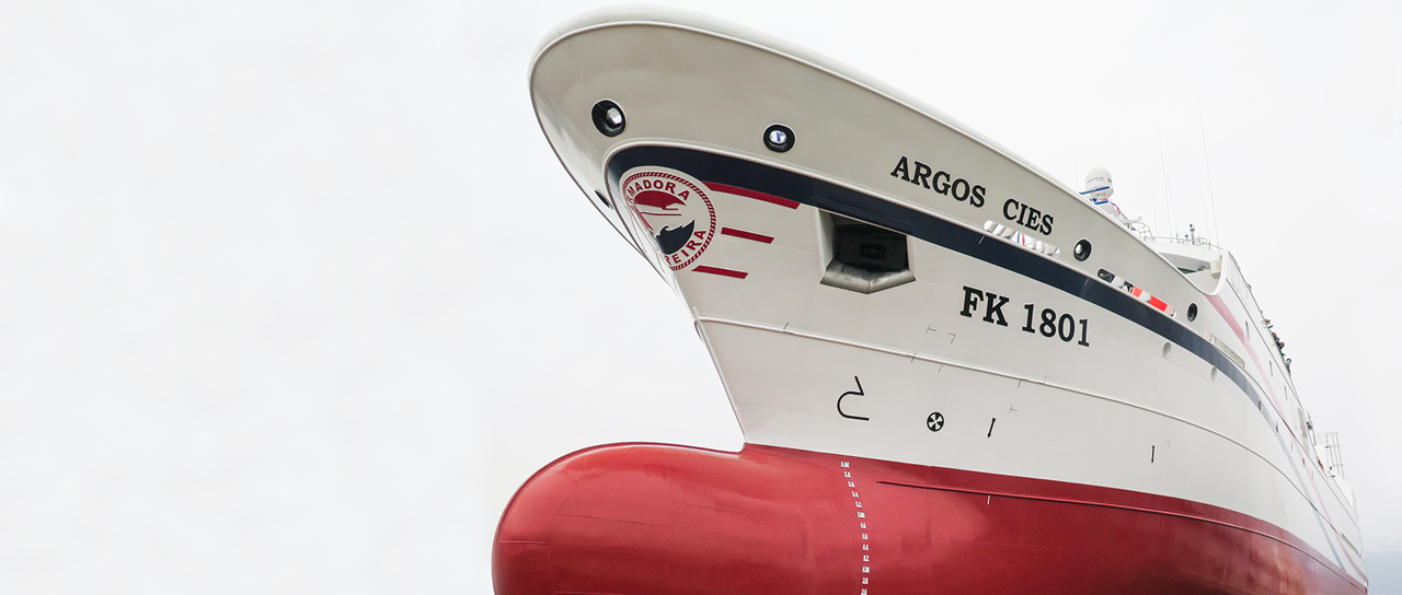 Securing Nodosa Shipyard's largest fishing vessel