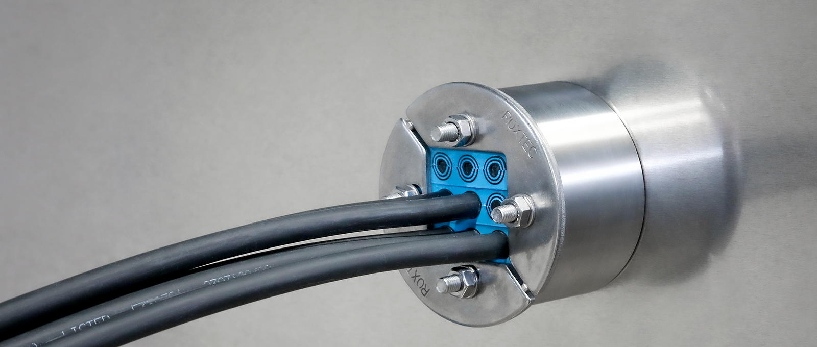 Innovative waveguide seal for fiber