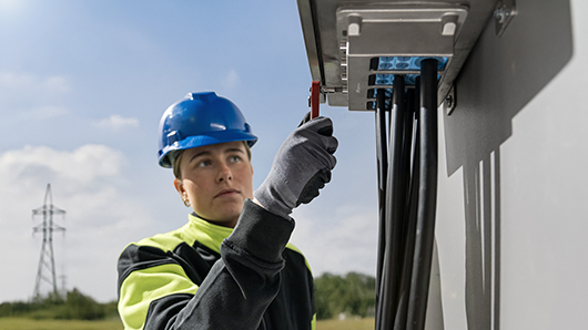 Roxtec presents the new Roxtec Cabinet Seal Platform for high cable density applications in harsh environments