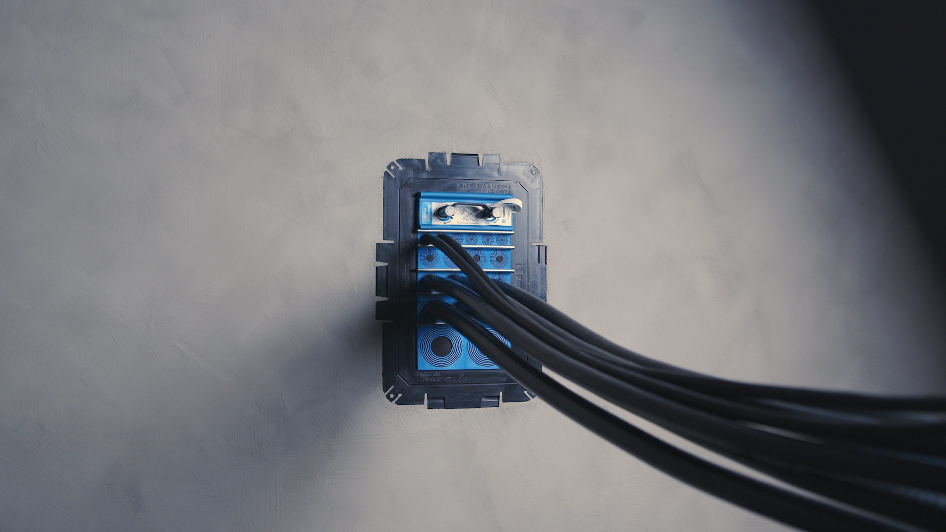 Roxtec knock-out frame transit