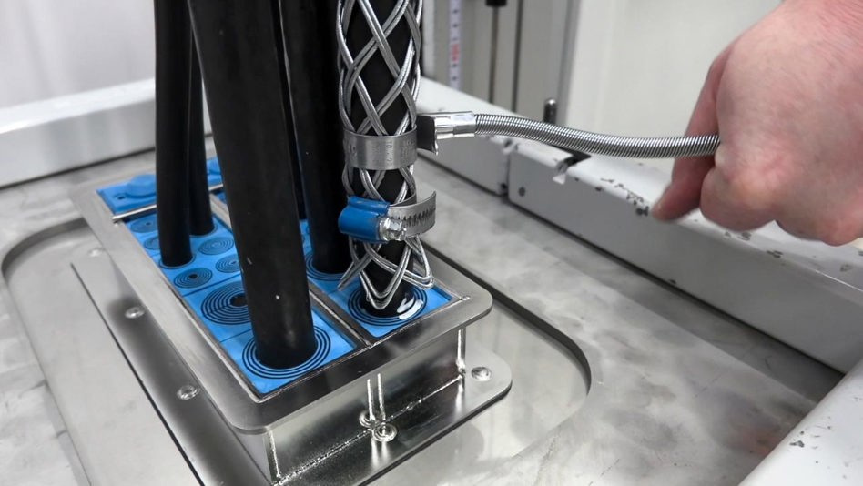 Cable Handling Test Cable retention testing | Roxtec Global